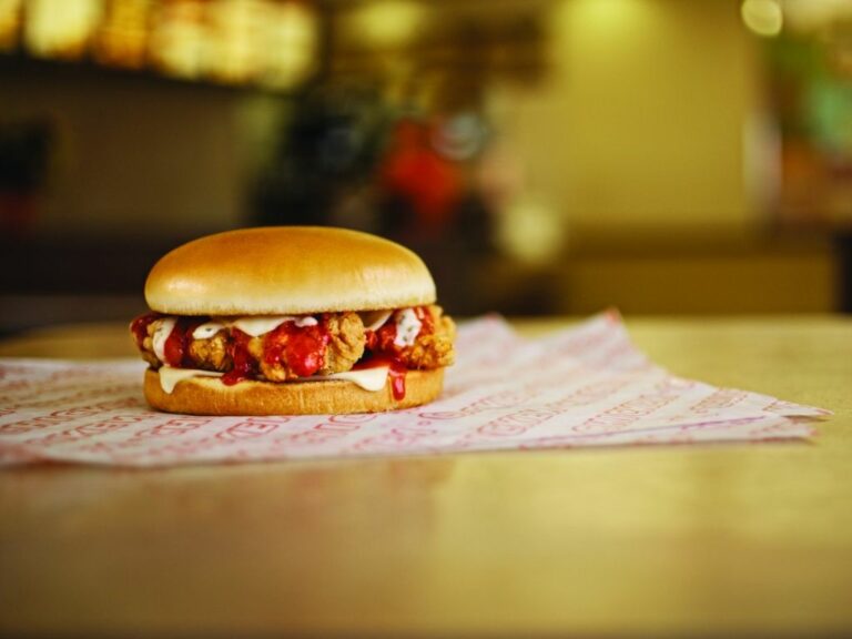 Whataburger Buffalo Ranch Chicken Sandwich Review